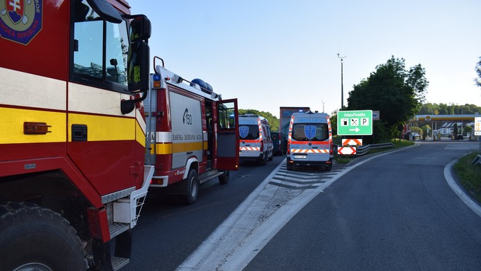 Nehoda mikrobusu a kamióna