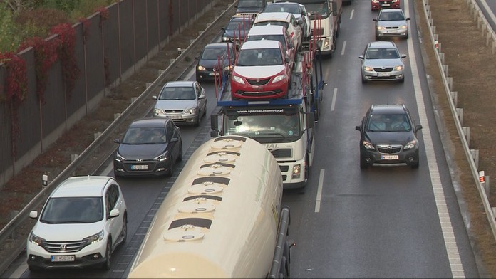 Vážna nehoda na hlavnom ťahu. Slováci musia rátať s rozsiahlymi kolónami