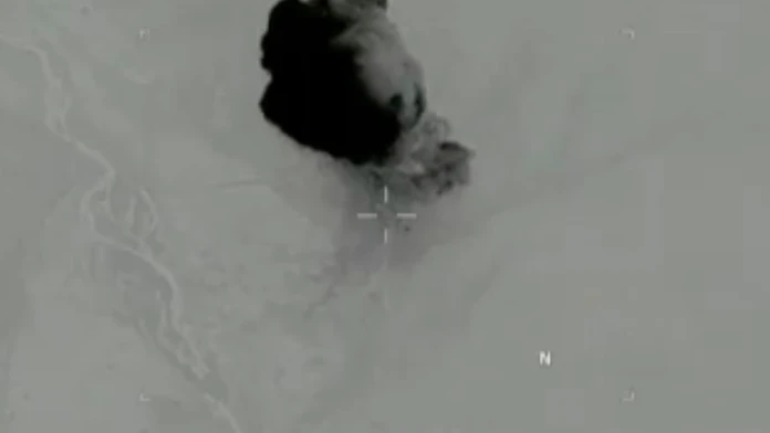 Dym po výbuchu najsilnejšej americkej nejadrovej bomby.