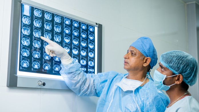 Muž prišiel do nemocnice s bolesťami brucha. Lekári boli v šoku z toho, čo našli v jeho žalúdku