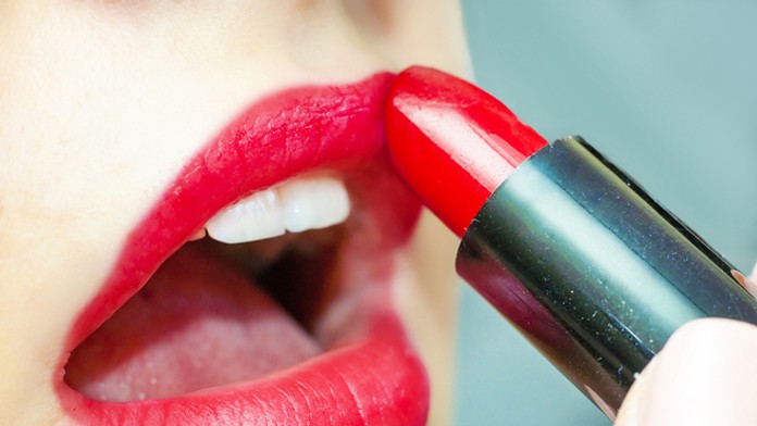 Rúžovanie pier - ilustračná snímka.