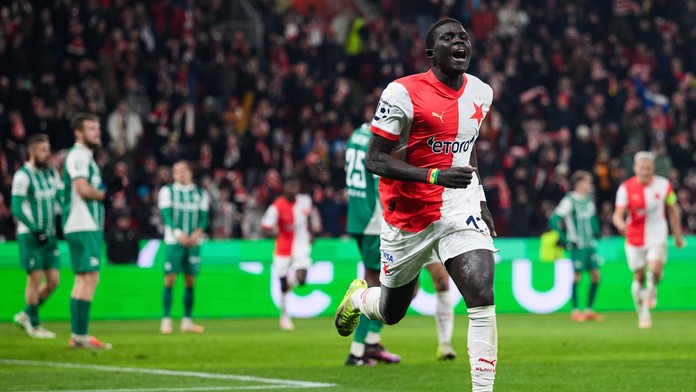 Malick Diouf v drese Slavie Praha