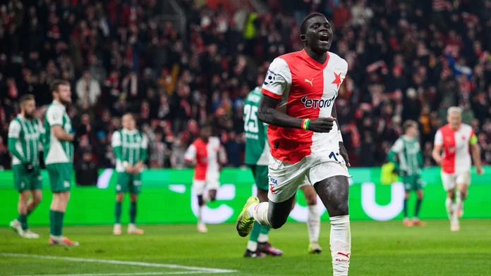 Malick Diouf v drese Slavie Praha