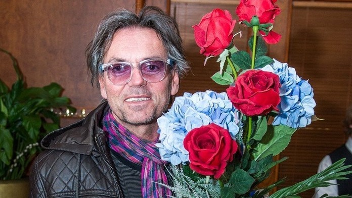 Brankár Tottenhamu Hotspur  Paulo Gazzaniga (vpredu) reaguje po tom, ako inkasoval druhý gól od Edena Hazarda.