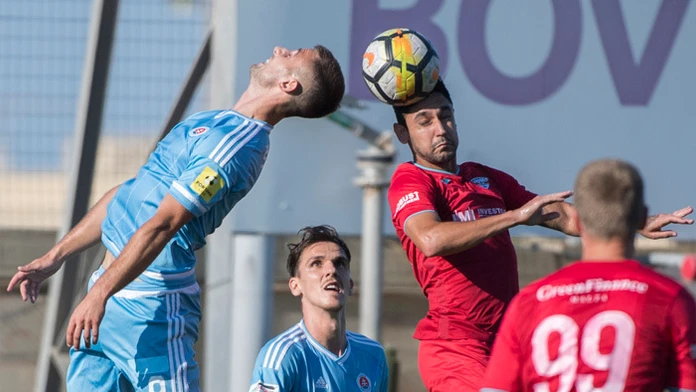 Zľava Andraž Šporar, Dávid Holman (Slovan), Cadu a Miloš Lepovič (FC Balzan). 