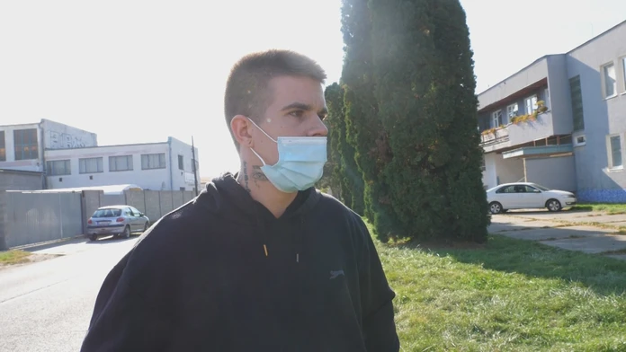 Nestihol operáciu, pretože nedostal výsledok PCR testu.