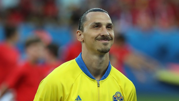 Na snímke švédsky útočník Zlatan Ibrahimovič pred duelom s Belgickom na ME.