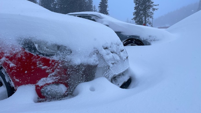 SHMÚ varuje pred snežením, výstrahy platia vo väčšine okresov