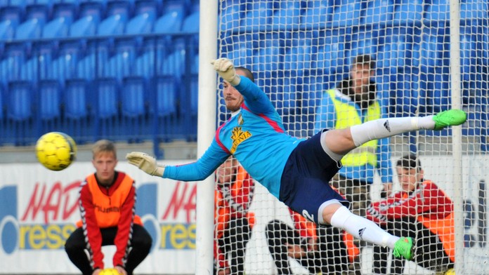 Prvé auto kupoval s Garethom Baleom, zdolal Real Madrid. Od pätnástich žiaril v Anglicku, dnes šéfuje obchodu (príbeh)