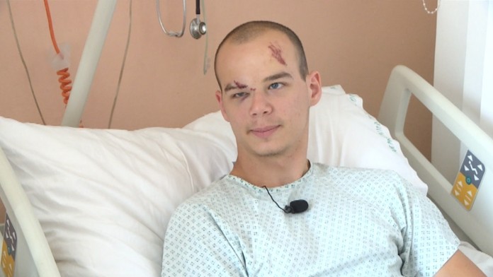 Mladík, ktorého zasiahol blesk.