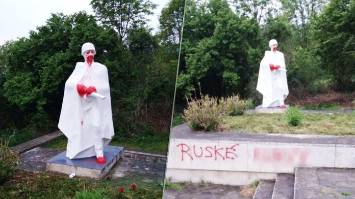Neznámy páchateľ zneuctil pamätník v Novej Bošáci, na podstavec napísal hanlivý nápis