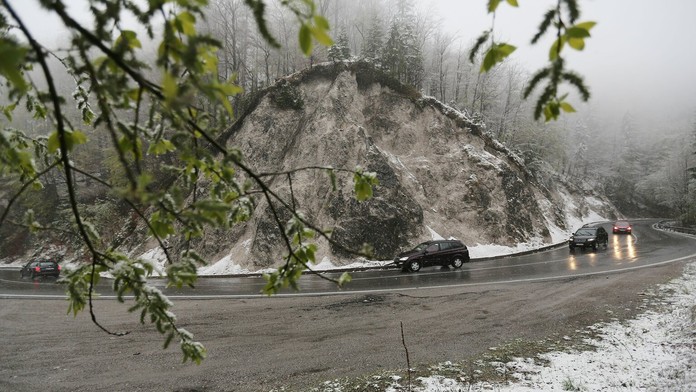 Sneženie na horskom priechode Šturec