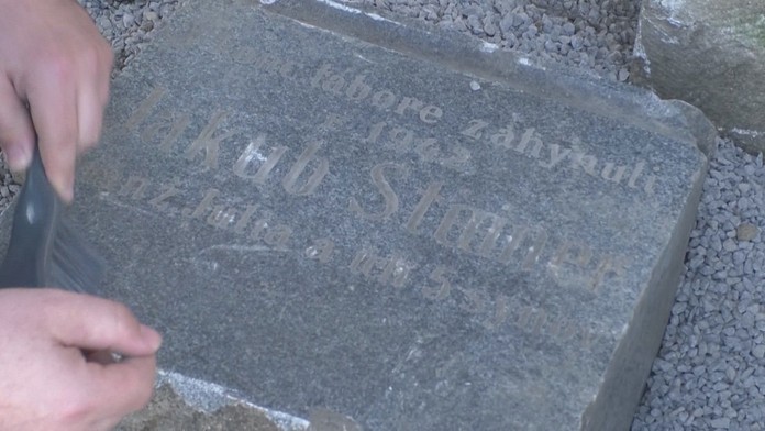 Mimoriadny historický nález. V Prievidzi objavili náhrobné kamene zo zrovnaného židovského cintorína