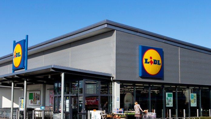 Nika pri výrobe stoličky