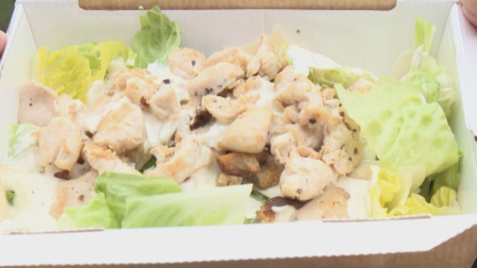 Kurací šalát, v ktorom našli salmonelózu.