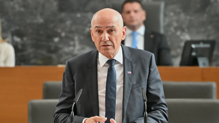 Slovinský parlament schválil nomináciu Janeza Janšu na premiéra