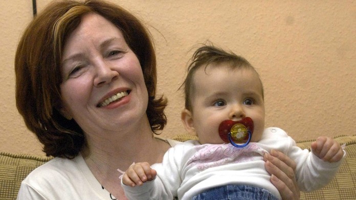 Annegret Raunigk, babička, štvorčatá.