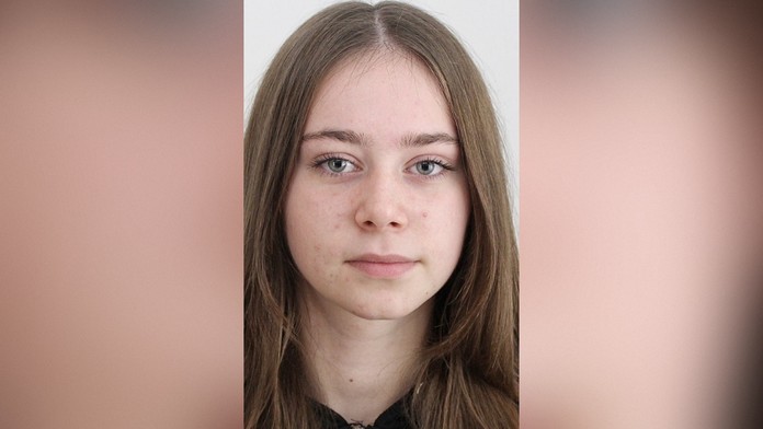 Tínedžerka (15) Ema zmizla uprostred dňa, nezvestnú školáčku hľadá polícia