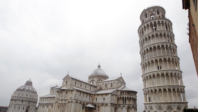 Šikmá veža na Dómskom námestí v talianskom meste Pisa. 