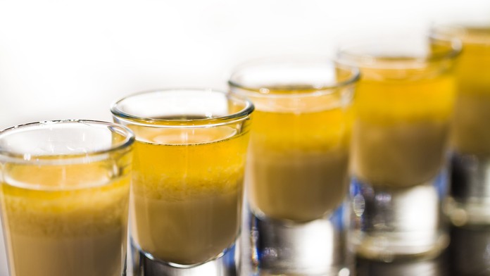 Prievidžan vypil priamo v predajni dve fľaše alkoholu (ilustračná fotografia)