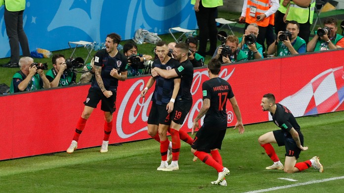 Radosť Chorvátov po góle do siete Anglicka.