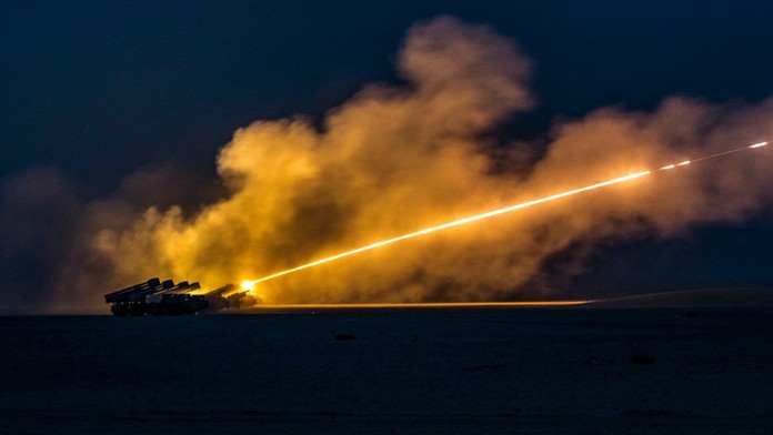 Palebné raketové systémy HIMARS.