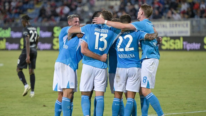 Neapol s Lobotkom si pripísal pohodlnú výhru. AS Rím aj Fiorentina na ligový triumf stále čakajú