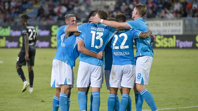 Neapol s Lobotkom si pripísal pohodlnú výhru. AS Rím aj Fiorentina na ligový triumf stále čakajú