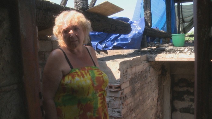 Matke s tehotnou dcérou vo Veľkom Šariši do pol hodiny zhorela strecha rodinného domu a všetky veci uložené na povale.