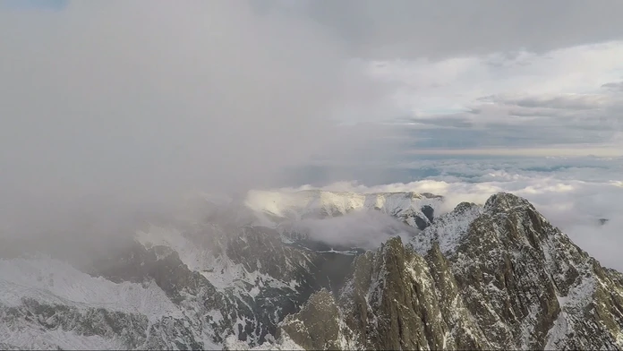 Vysoké aj Nízke Tatry zasiahla silná víchrica