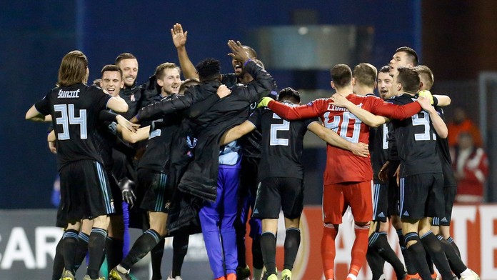 Robert Hagg z Phiadelphie v dueli proti Montrealu.