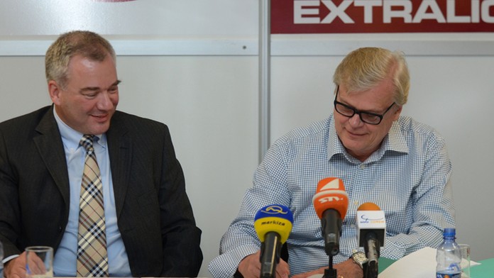 Na archívnej snímke z roku 2011 prezident HC'05 Banská Bystrica (vľavo).