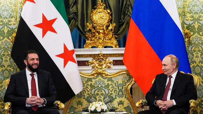 Prišiel si po Asada. Putin prijal v Kremli sýrskeho vodcu Ahmada Šaru