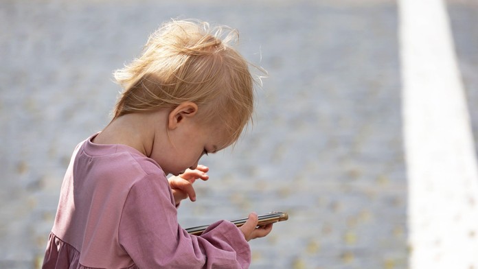 Ročné dieťa odišlo z jaslí. Na ulici ho našiel okoloidúci