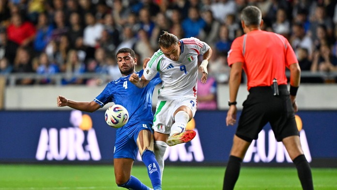 V bláznivom zápase Taliani zdolali Izrael, v úplnom závere padli tri góly. Chorváti a Dáni pohodlne vyhrali