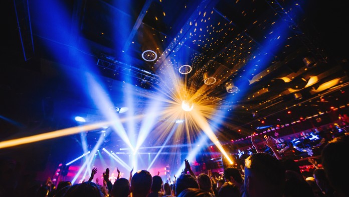 Francúzsko strašia záhadné bodnutia injekciami na diskotékach a koncertoch