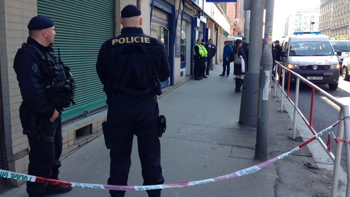 Raz im nestačilo. Zlodeji sa do zlatníctva vrátili dvakrát za noc, šperky si dlho neužili