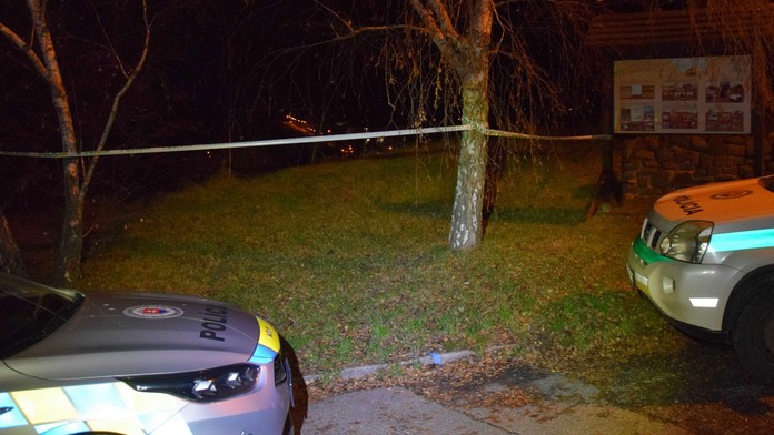 Nočná dráma v Leviciach. Muž mal zhodiť expriateľku z úskalia Kalvárie, padala desiatky metrov