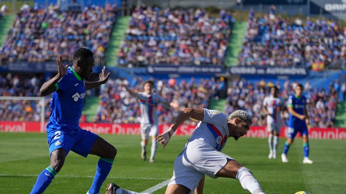 Barcelona napriek streleckému prepadáku stále vedie s náskokom. Atlético sa tlačí na Real