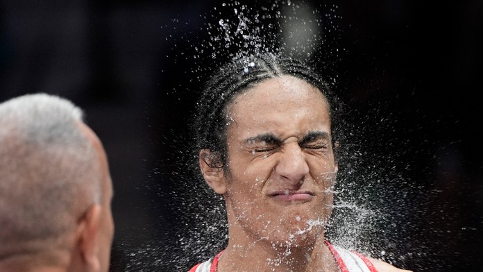 Alžírčanka Khelifová vyhrala ďalší duel a zaistila si medailu. Nestačila na ňu ani maďarská súperka