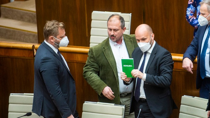 Juraj Krúpa, Marian Kotleba a minister obrany Jaroslav Naď.