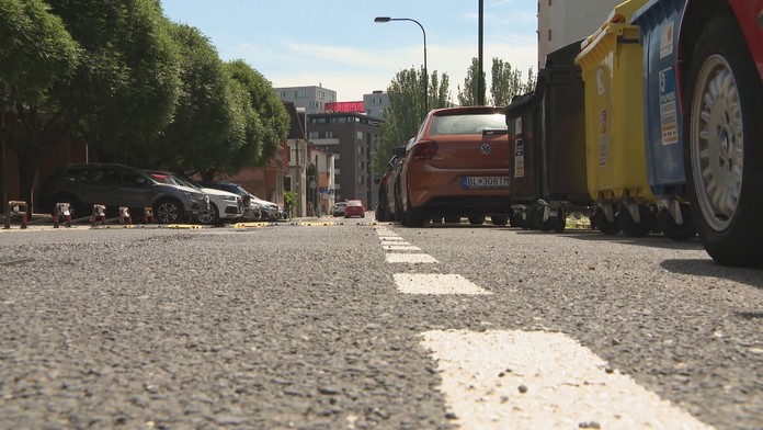 Parkovacie miesta vs kontajnery. Združenie správcov sa sporí s hlavným mestom