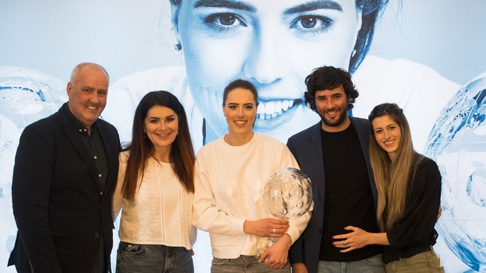 Petra Vlhová, zľava rodičia Igor Vlha a Zuzana Vlhová, druhý sprava brat Boris Vlha s priateľkou Simonou Jágerskou.