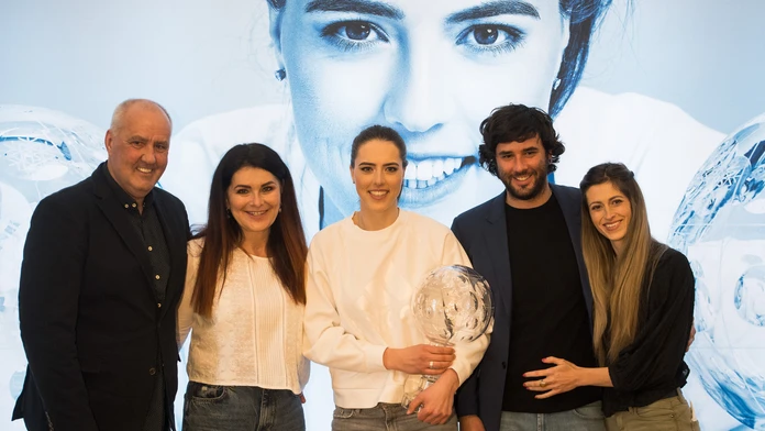 Petra Vlhová, zľava rodičia Igor Vlha a Zuzana Vlhová, druhý sprava brat Boris Vlha s priateľkou Simonou Jágerskou.