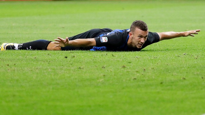 Ivan Perišič z Interu oslavuje svoj gól.
