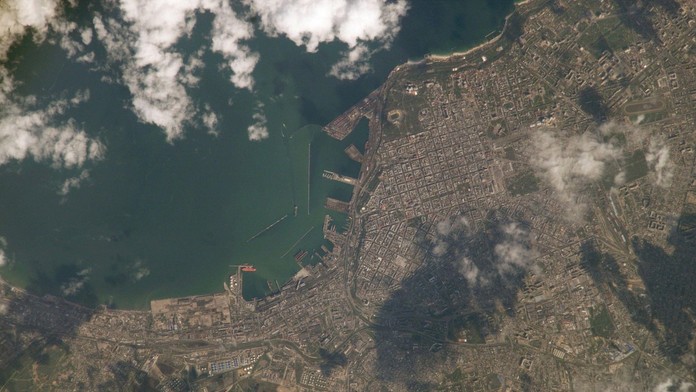 Lodiam v Čiernom mori hrozí veľké nebezpečenstvo. Míny, ktoré chránili Odesu, odniesla búrka