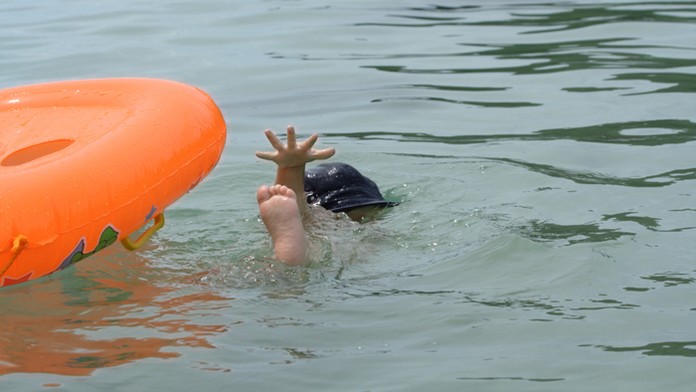 Manželia Federerovci na luxusnej svadbe.