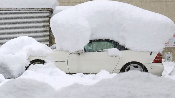 Husté sneženie v severozápadnom Japonsku si vyžiadalo najmenej troch mŕtvych.