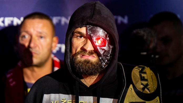 Karlos Vémola počas galavečera zmiešaných bojových umení XFN 14 na bratislavskom Zimnom štadióne Ondreja Nepelu..jpg