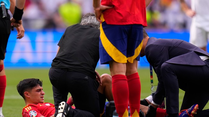 Španielsko prišlo o dôležitého hráča, ktorého čaká dlhá pauza. Kroos sa ospravedlnil